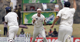 Jayawardene, Dilshan flay New Zealand in first Test